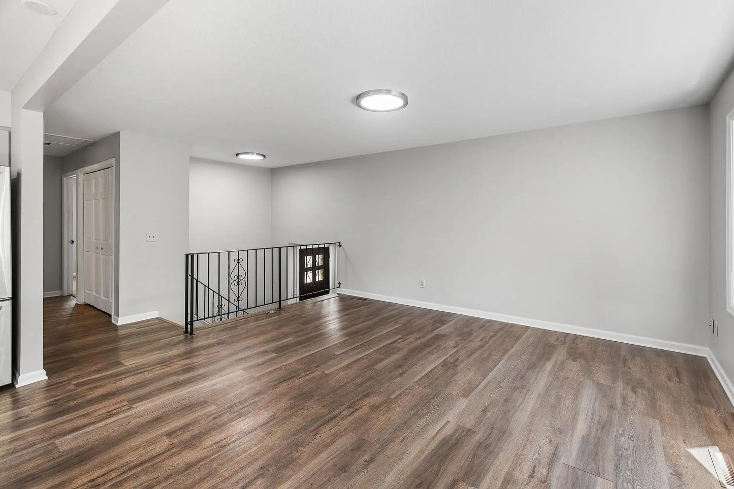 255 Hallam Curve, Mahtomedi, MN 55115