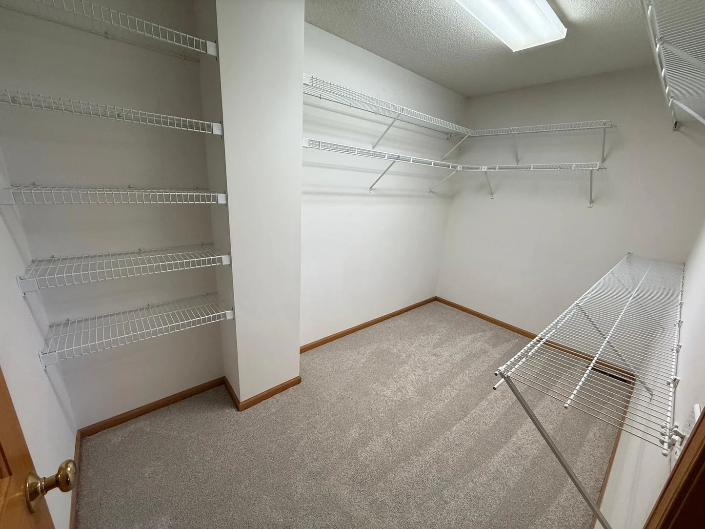 937 Briar Glen Lane, Woodbury, MN 55129