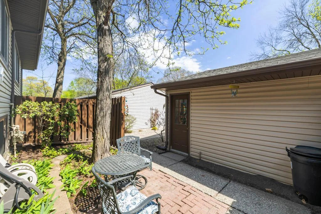 147 River Woods Lane, Burnsville, MN 55337