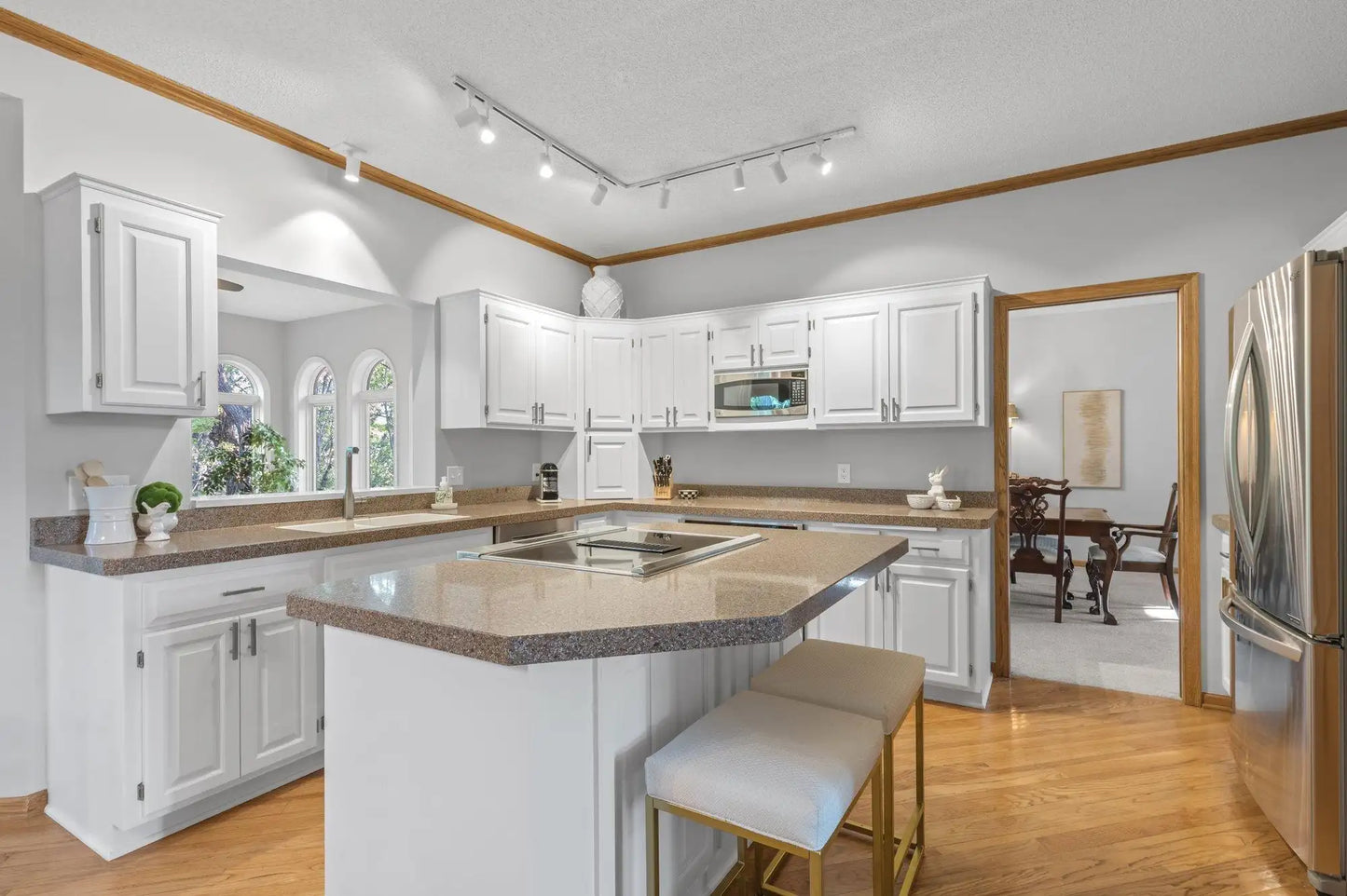 803 Promontory Place, Eagan, MN 55123
