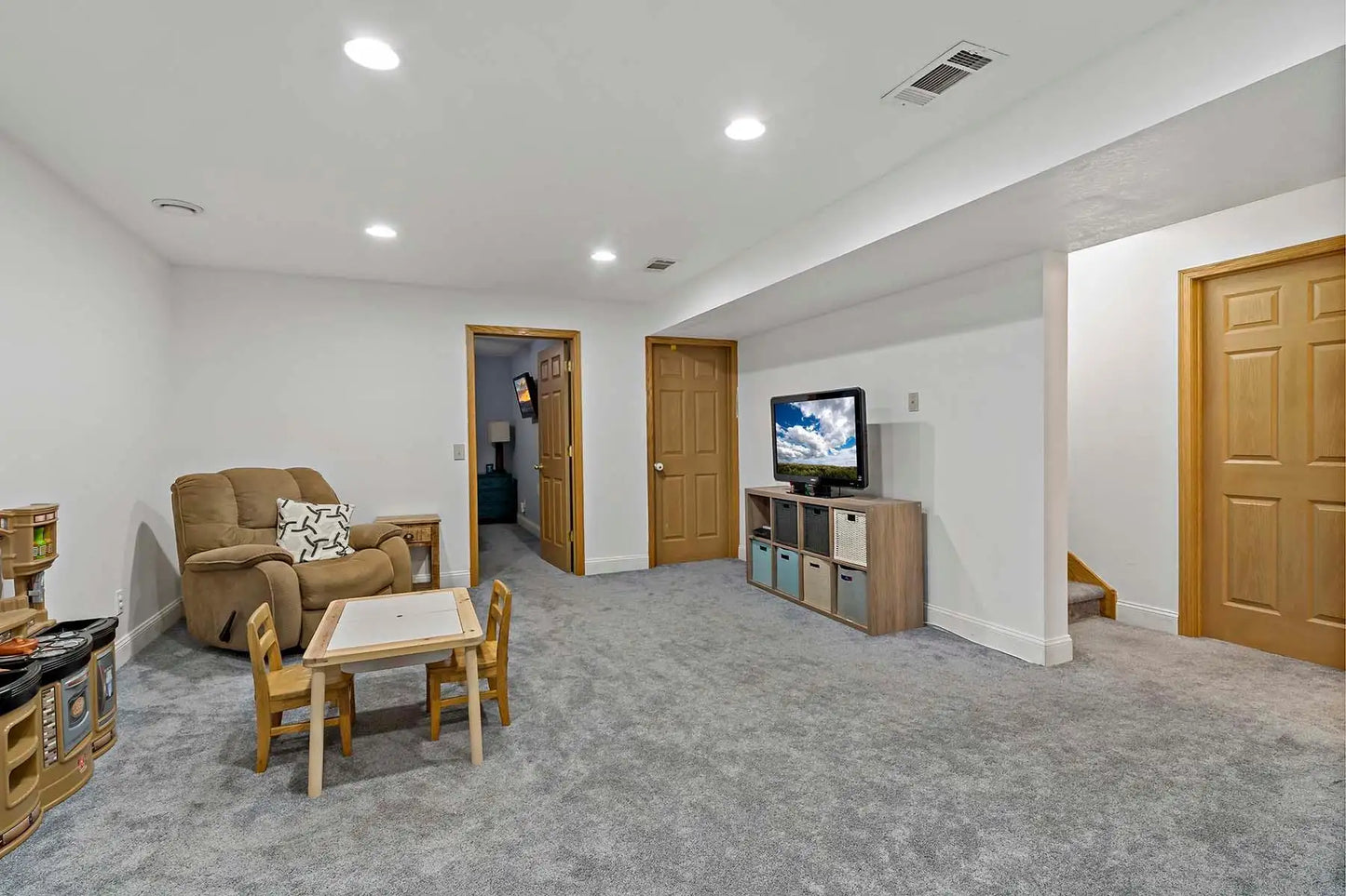 810 Newberry Lane, Chaska, MN 55318