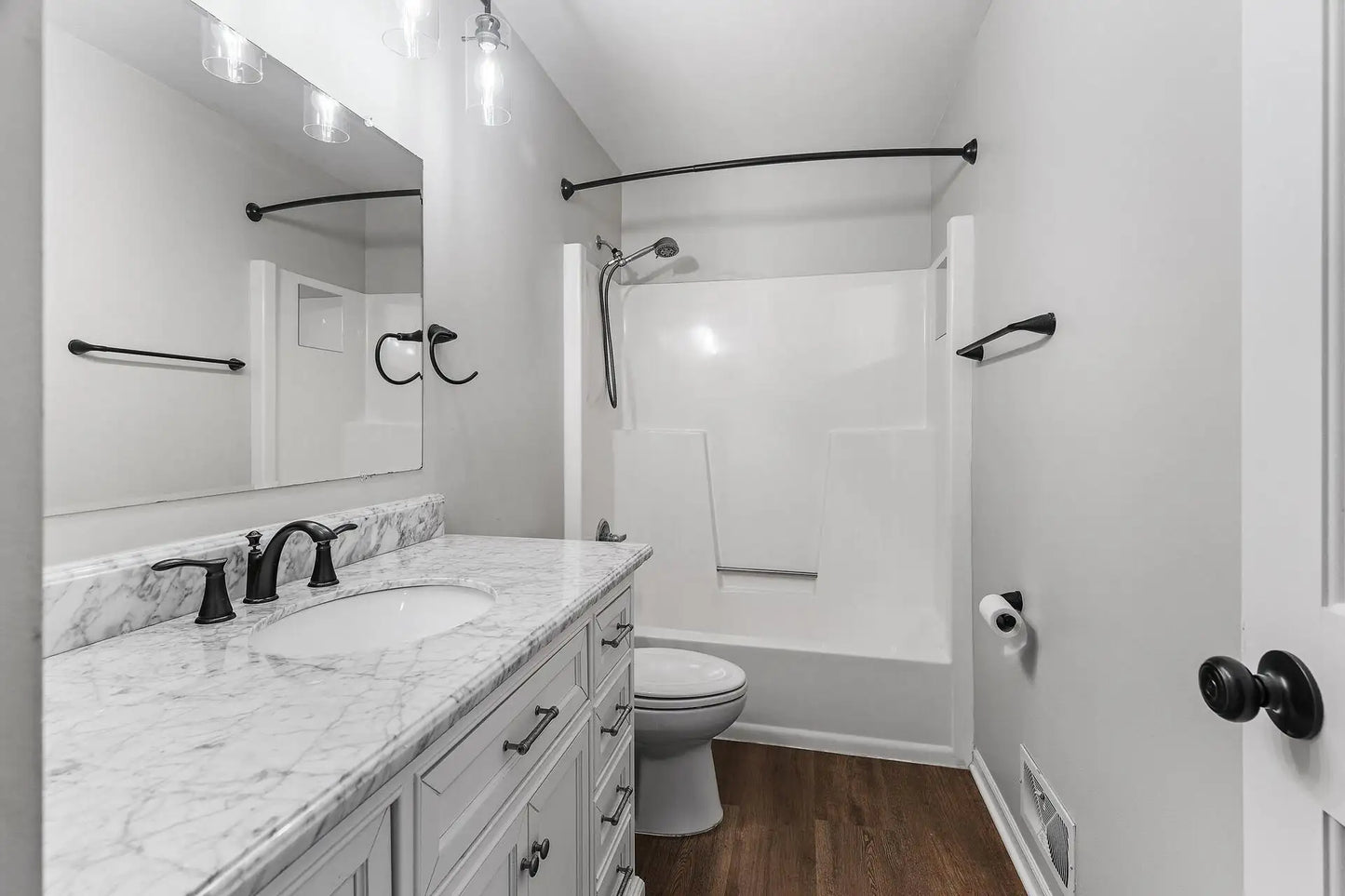 255 Hallam Curve, Mahtomedi, MN 55115