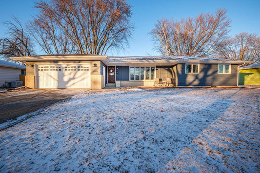 975 Thomas Avenue, Hutchinson, MN 55350