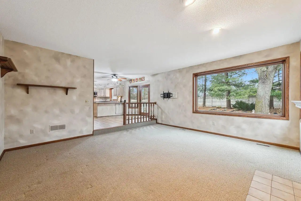 1307 Saddlebrook Lane, Woodbury, MN 55125