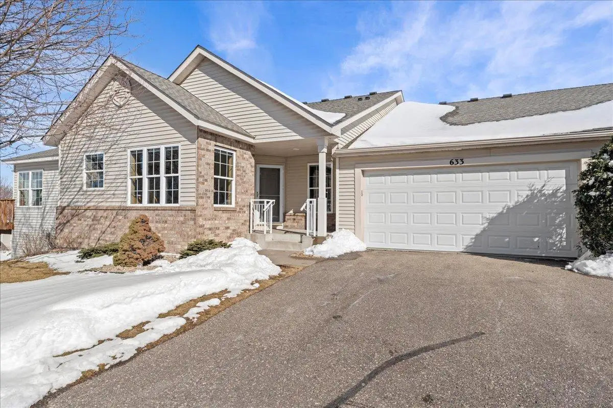 633 Woodland Drive, Mahtomedi, MN 55115