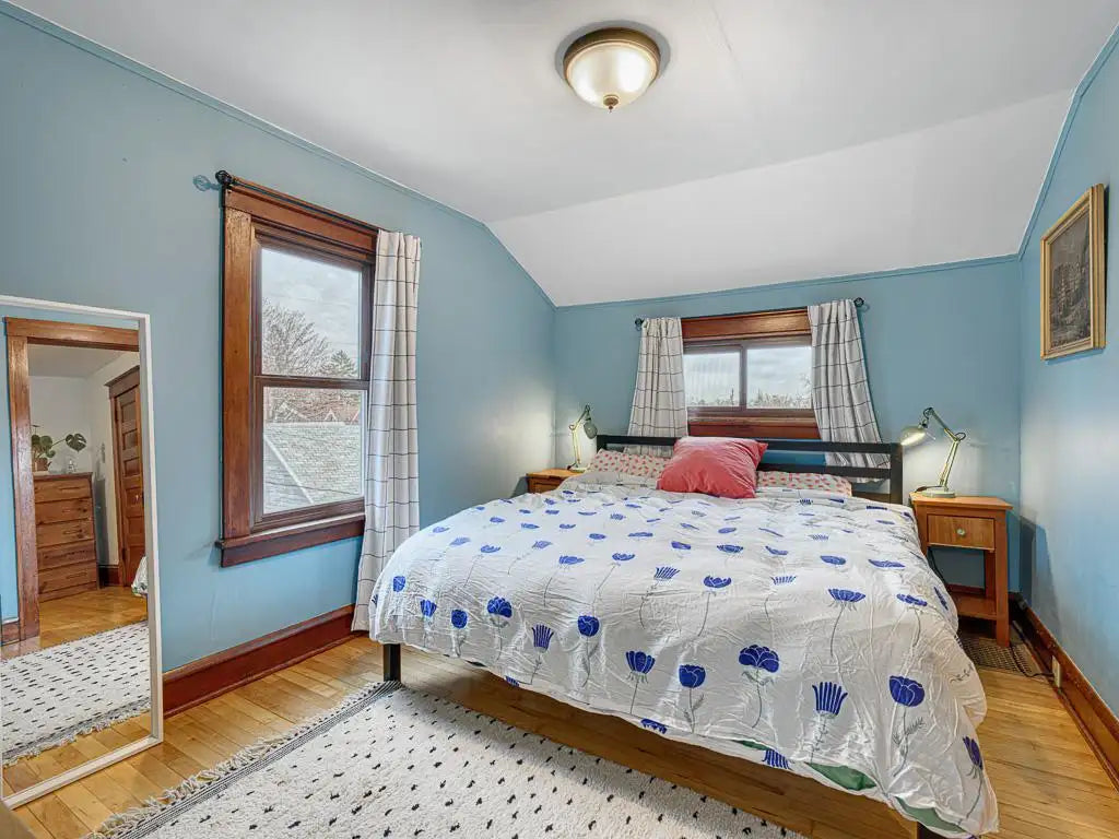 1183 Thomas Avenue, Saint Paul, MN 55104