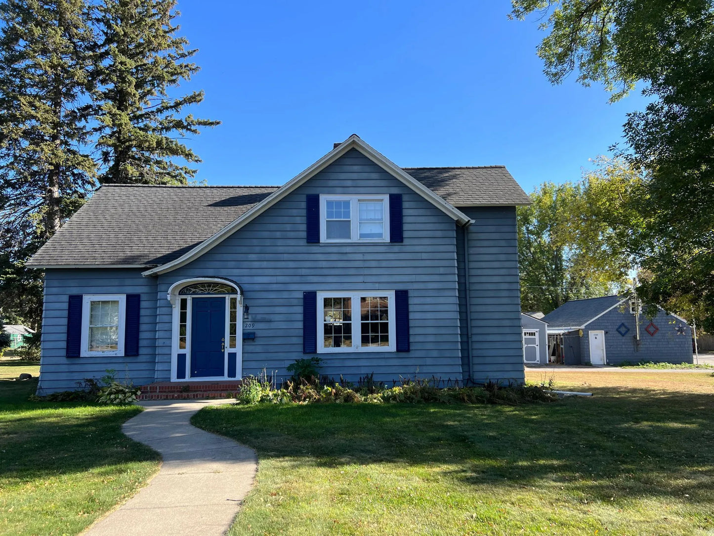 209 5th Street, Morris, MN 56267