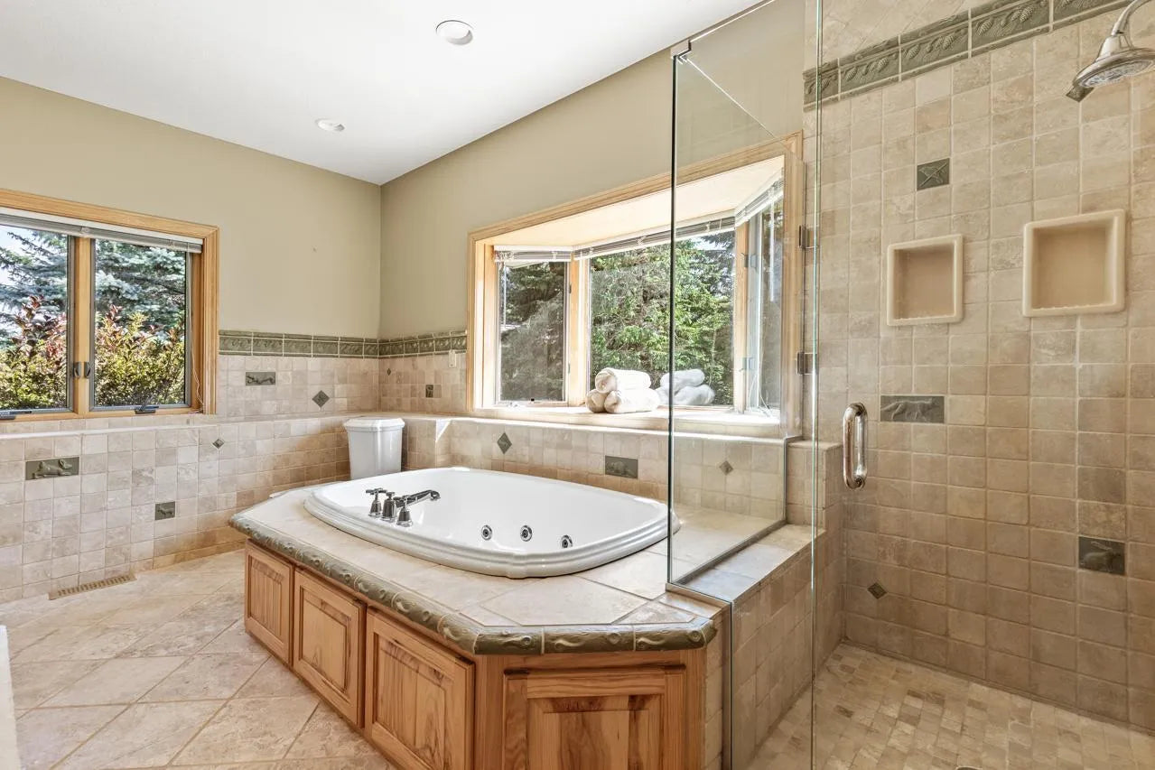 8800 Sunset Trail, Chanhassen, MN 55317