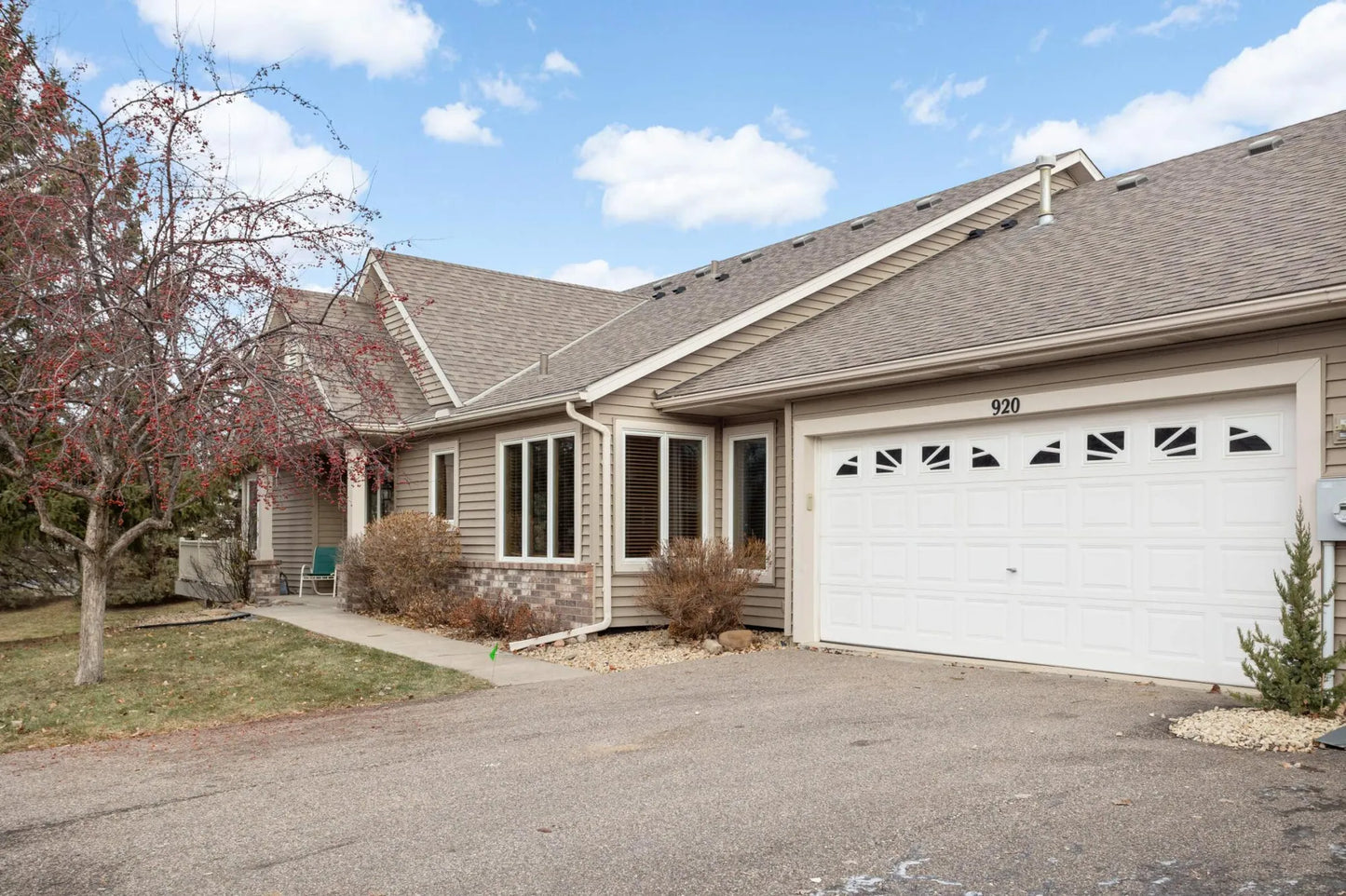 920 Stratford Lane, Burnsville, MN 55337