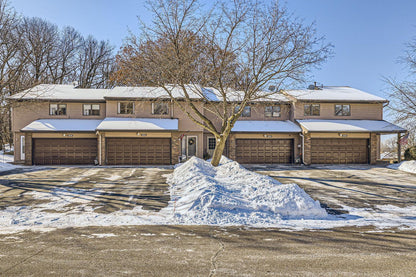 2354 Springside Drive, Maplewood, MN 55119