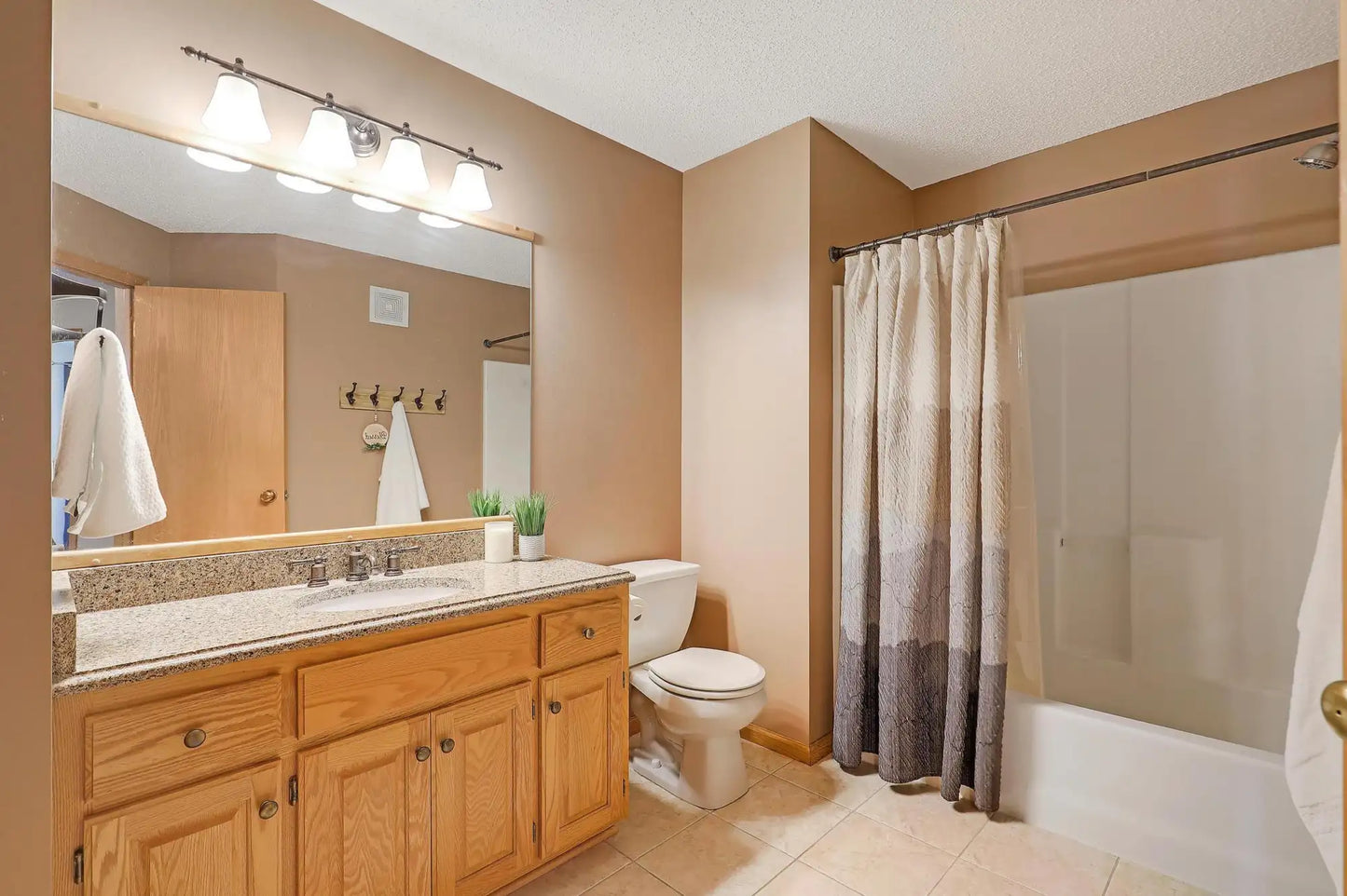 16861 Embers Avenue, Lakeville, MN 55024