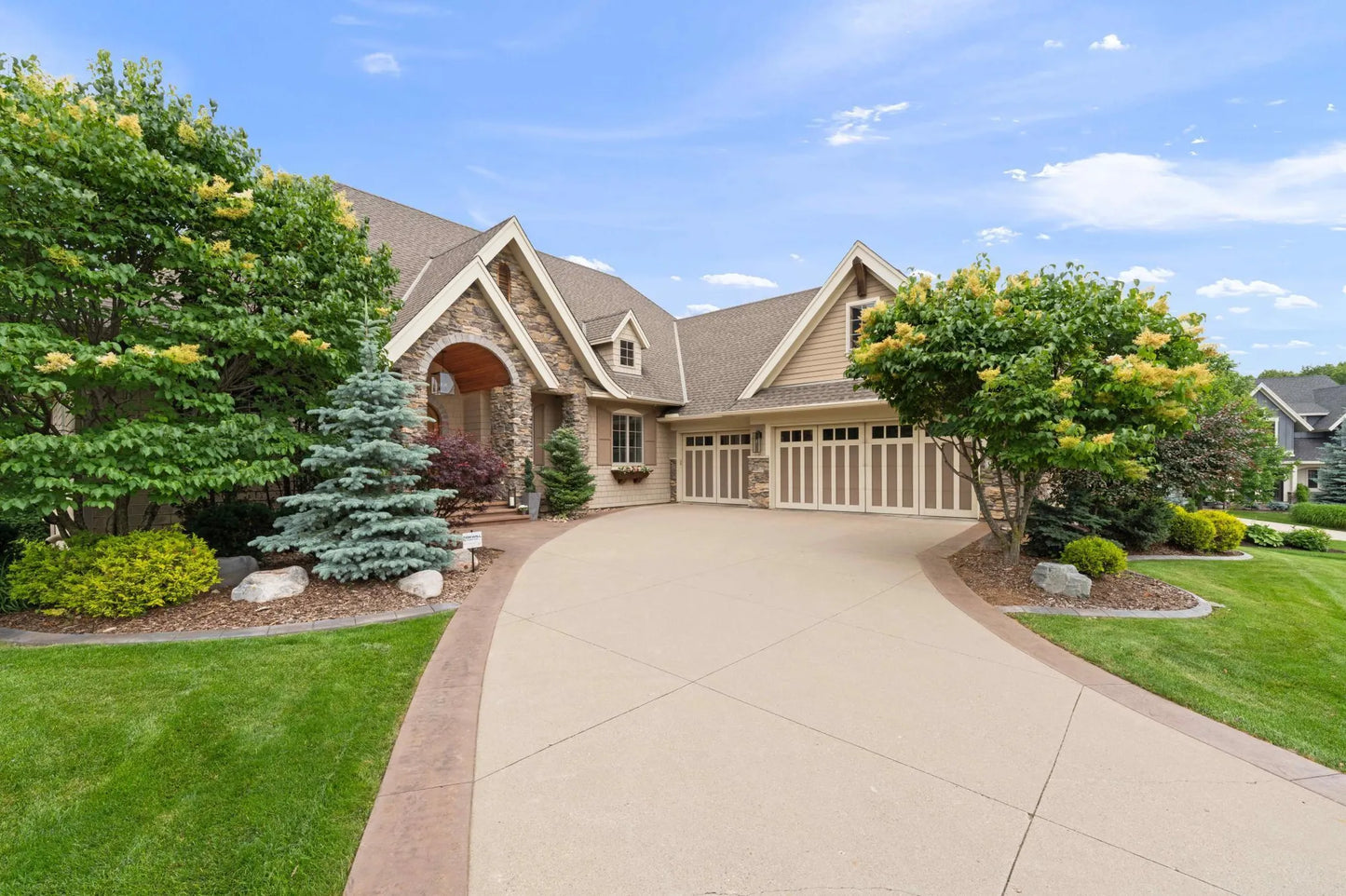 9530 Sky Lane, Eden Prairie, MN 55347