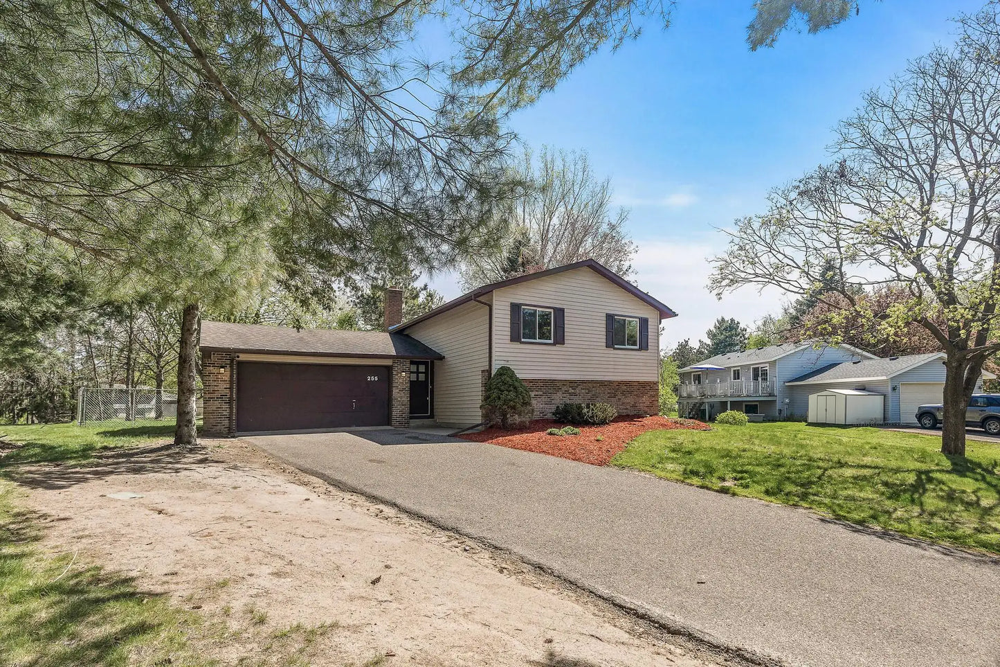 255 Hallam Curve, Mahtomedi, MN 55115
