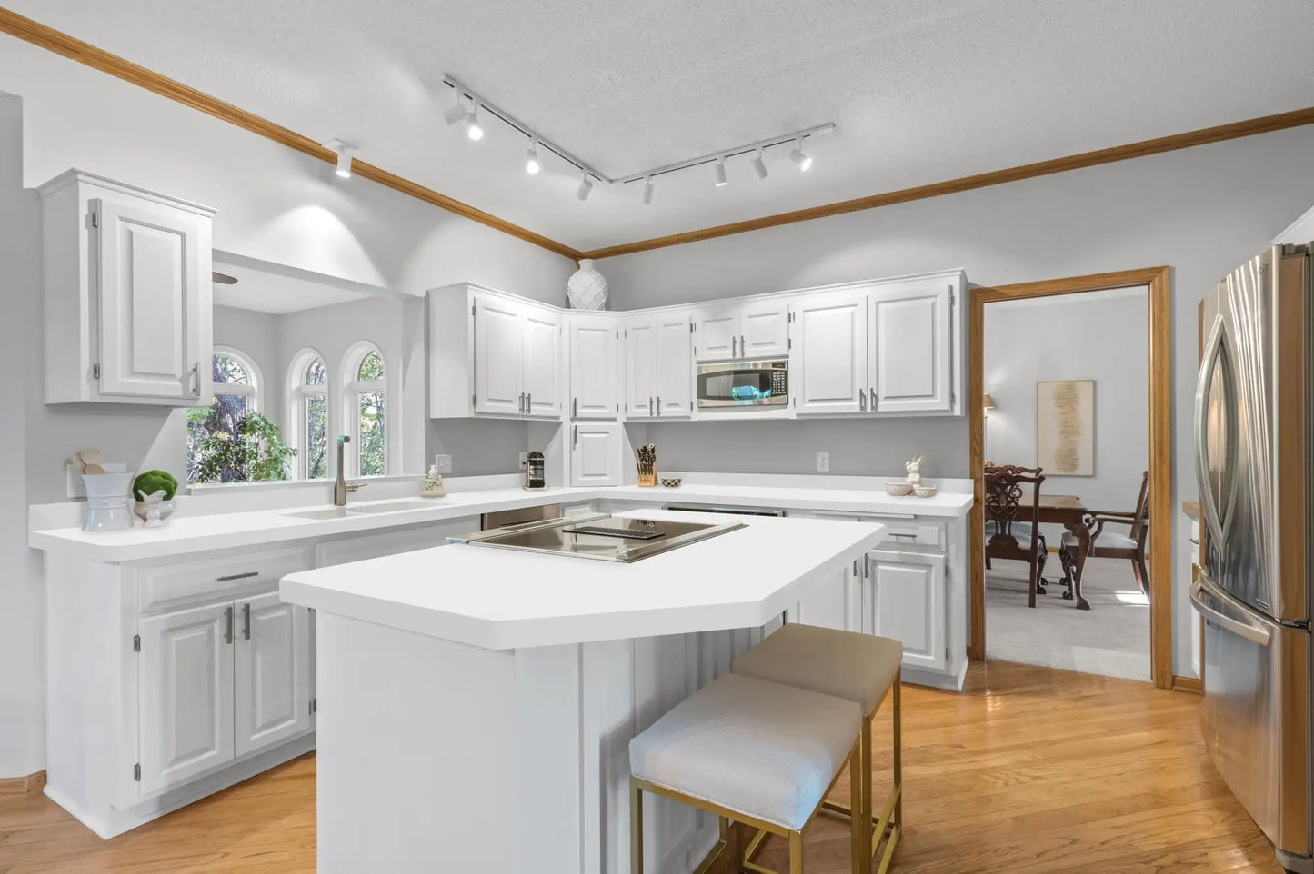 803 Promontory Place, Eagan, MN 55123