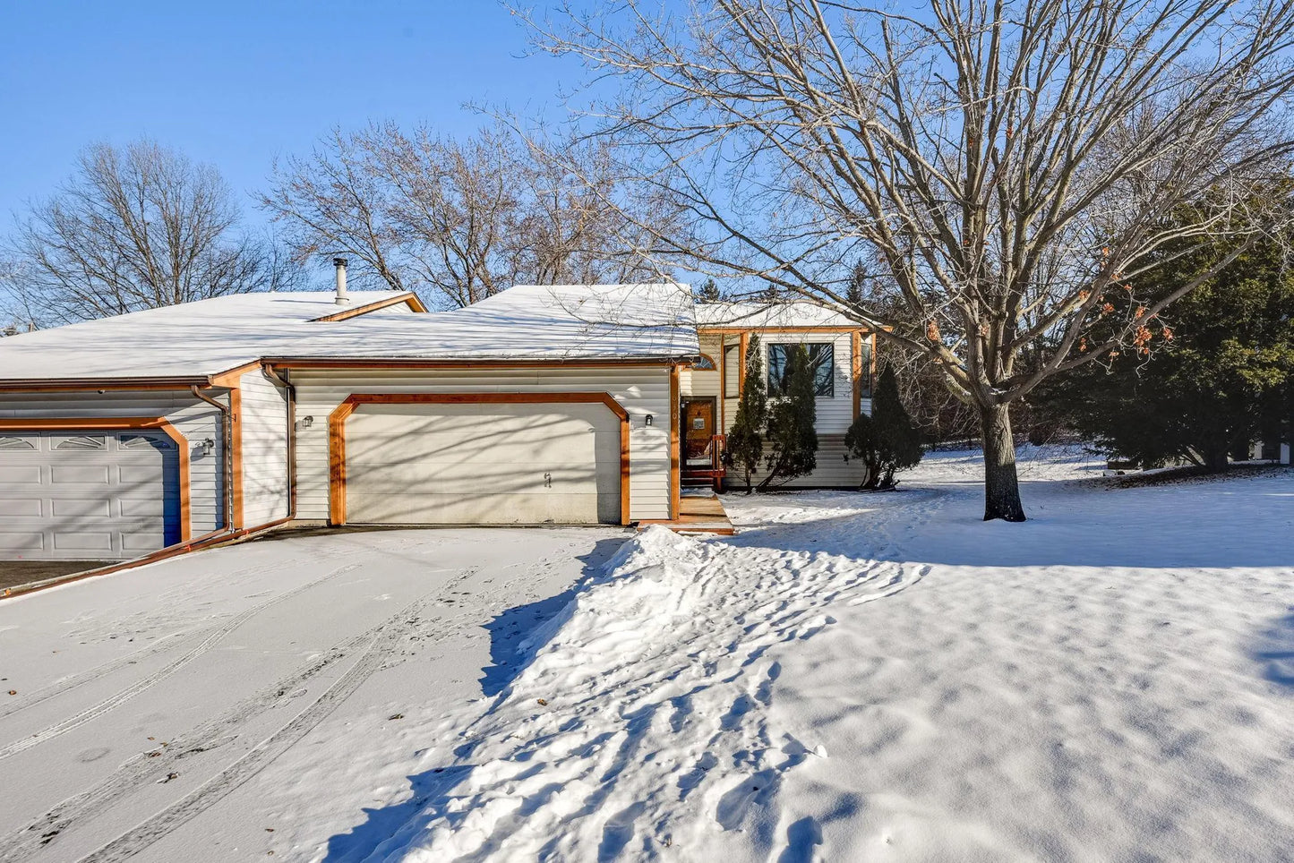 2030 Vienna Lane, Eagan, MN 55122