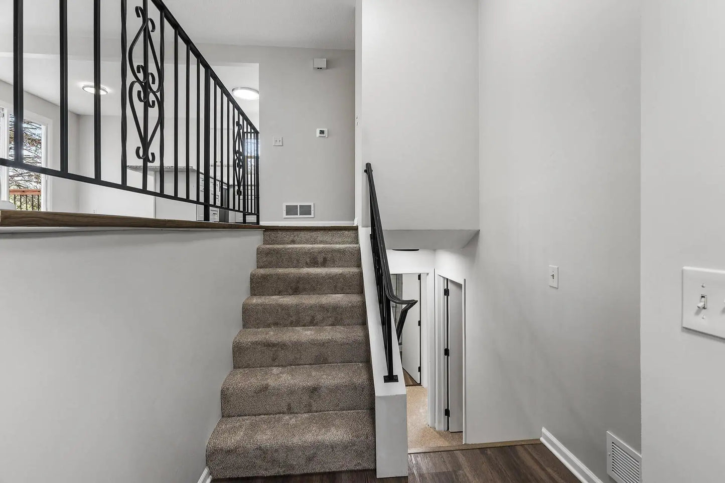 255 Hallam Curve, Mahtomedi, MN 55115