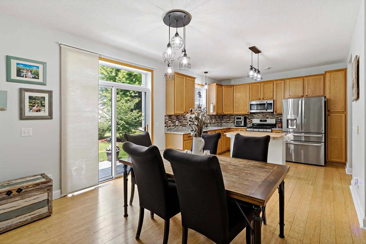 810 Newberry Lane, Chaska, MN 55318