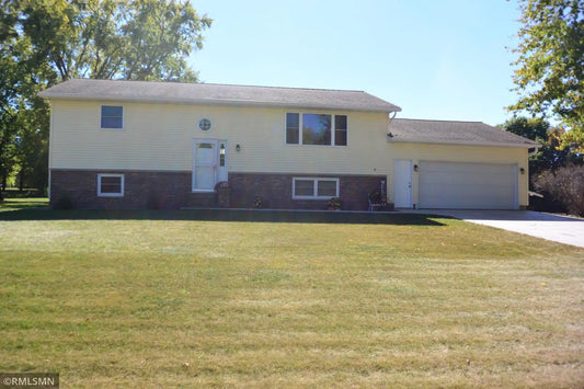 610 5th Street, Glencoe, MN 55336