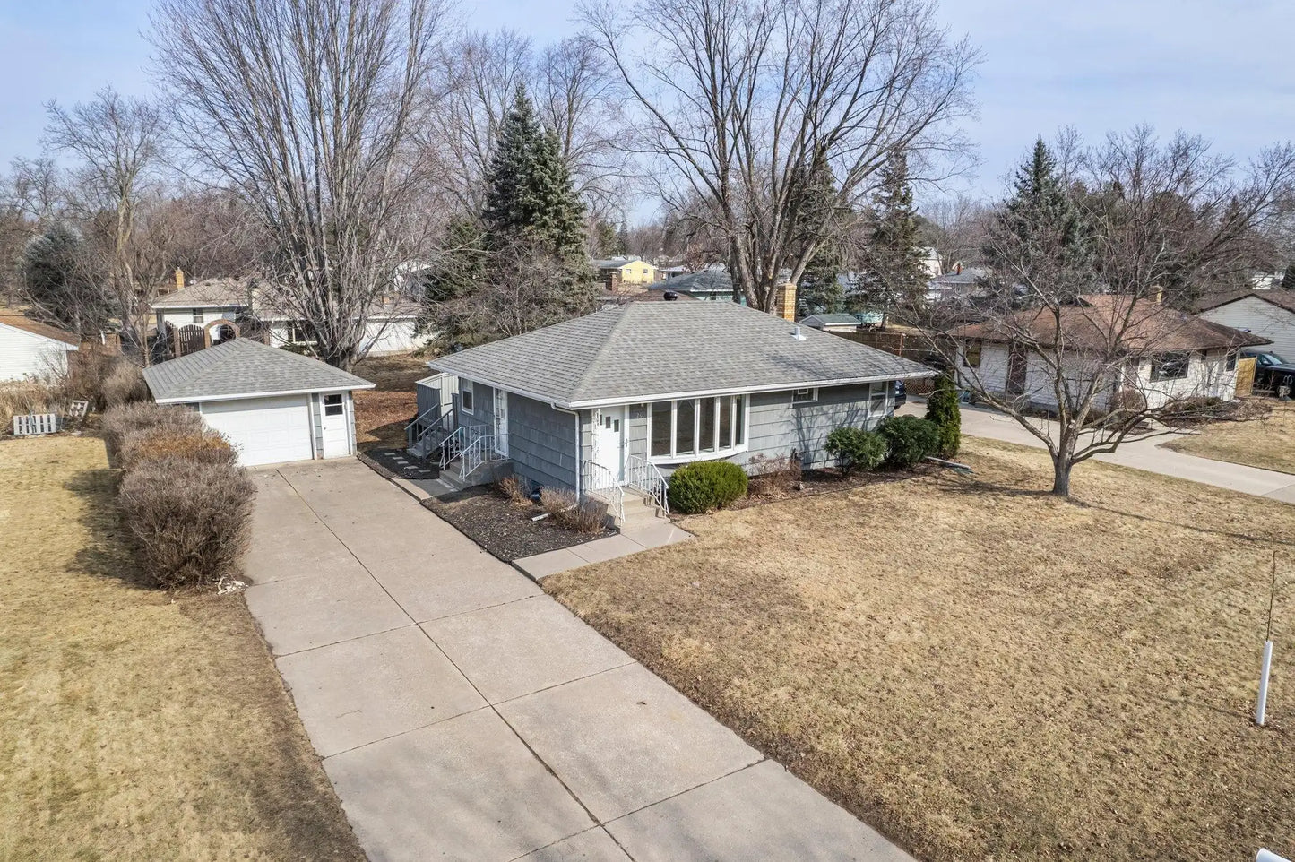 255 County Road C2 , Roseville, MN 55113