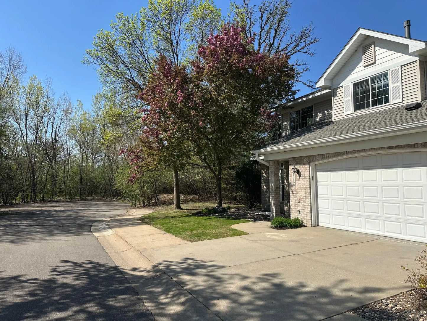 10100 Bridgehill Terrace, Eden Prairie, MN 55347