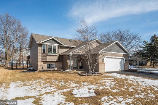 305 Jesse James Lane, Mahtomedi, MN 55115