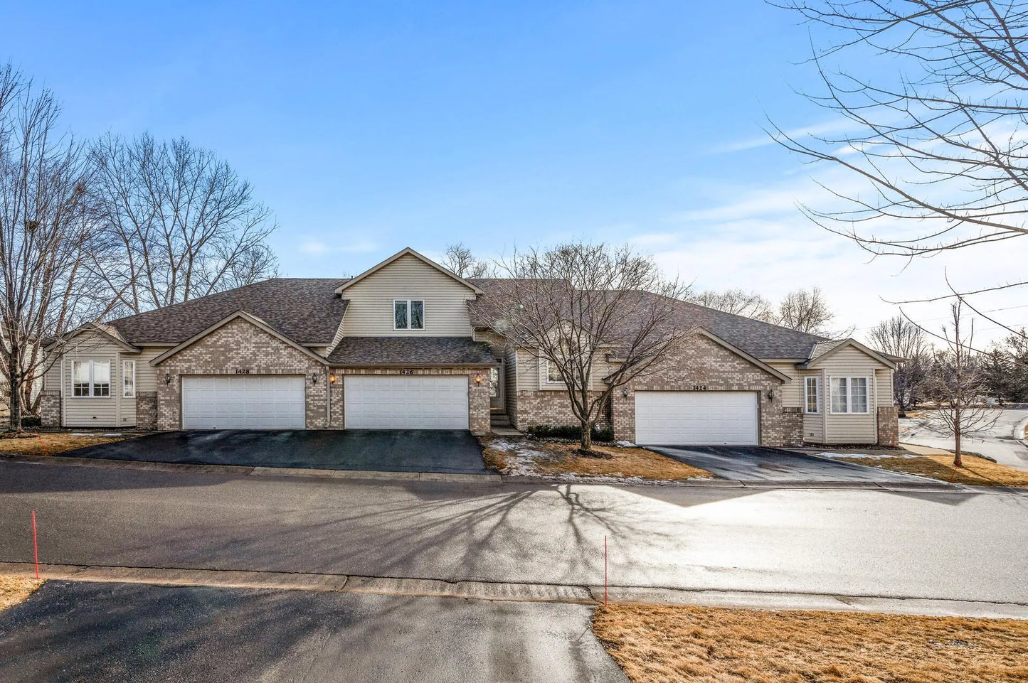 1426 Mcandrews Road, Burnsville, MN 55337