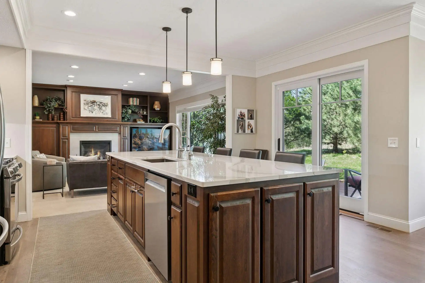 1182 Lexington Ridge Court, Eagan, MN 55123