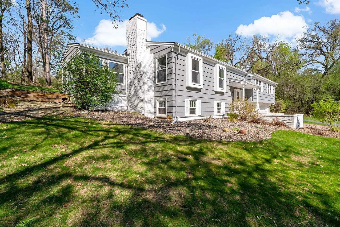 5 Shore Road, North Oaks, MN 55127