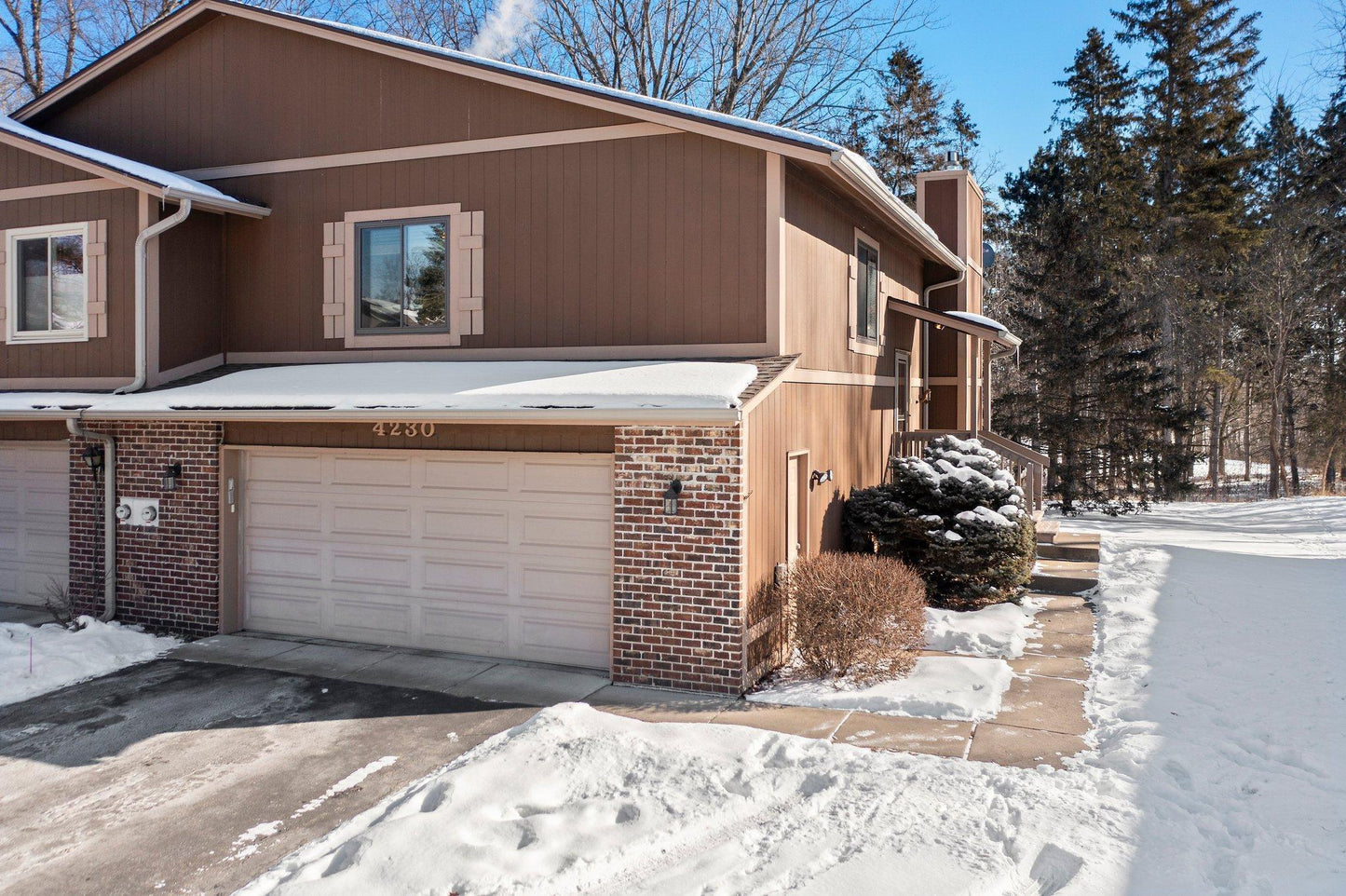 4230 Thornhill Ln , Vadnais Heights, MN 55127