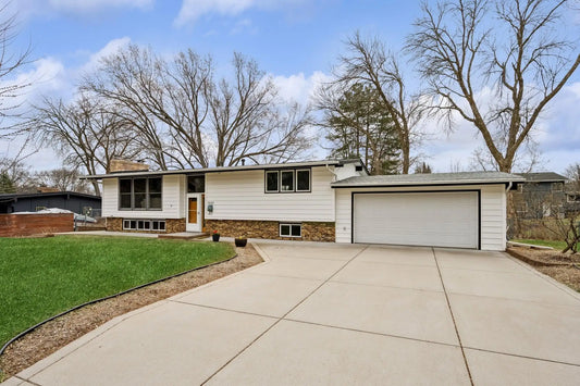 8045 Wynnwood Road, Golden Valley, MN 55427