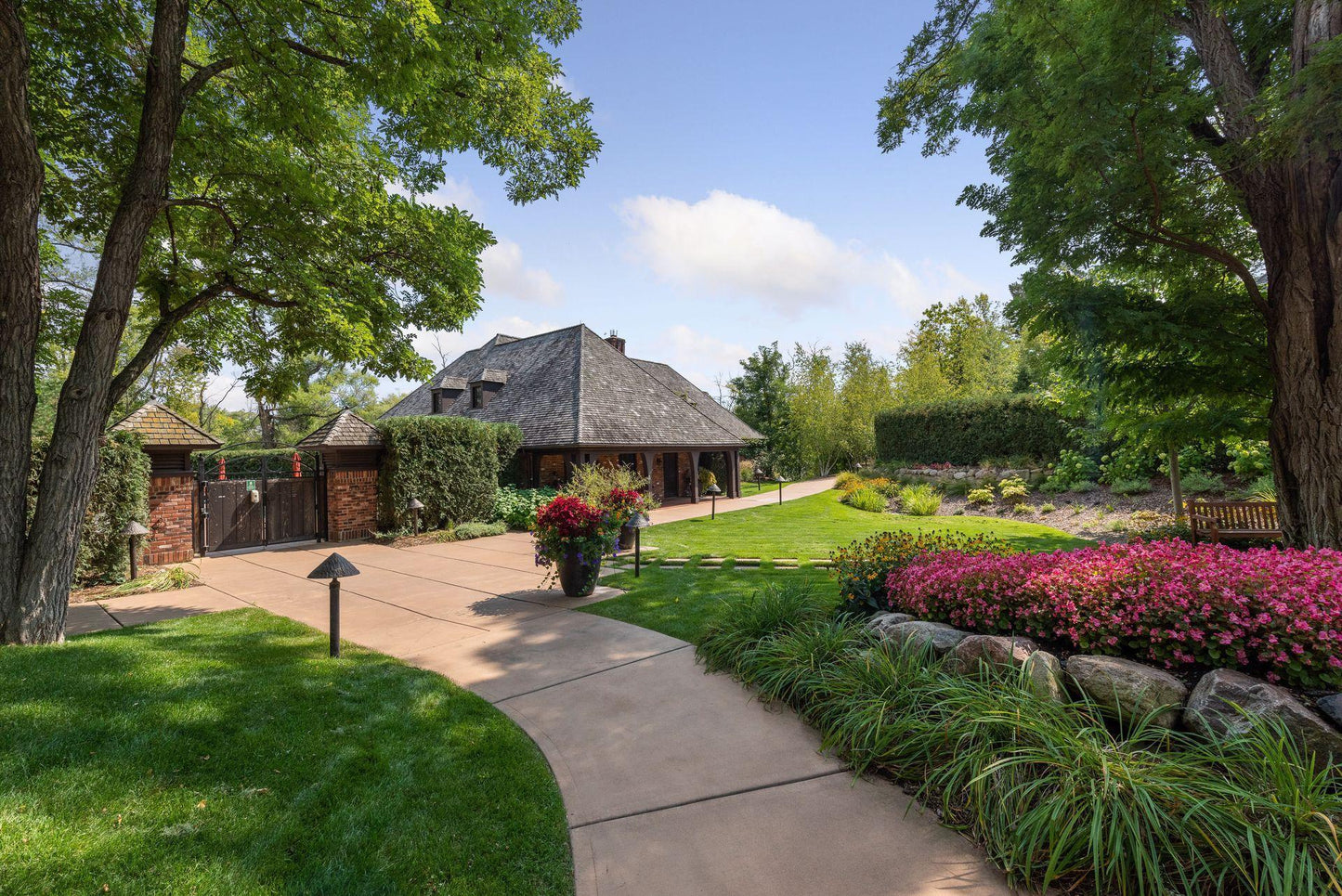 1595 Locust Hills Circle, Wayzata, MN 55391