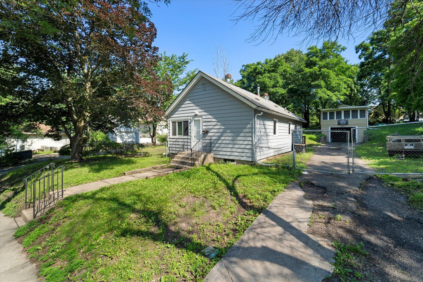 1077 York Avenue, Saint Paul, MN 55106