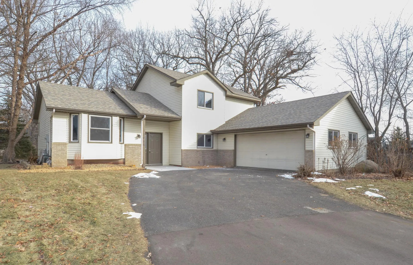 7086 46th Street Circle, Oakdale, MN 55128