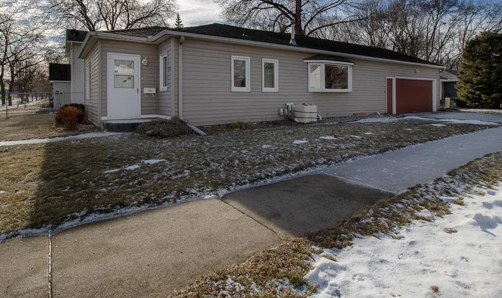 925 Center Street, North Mankato, MN 56003