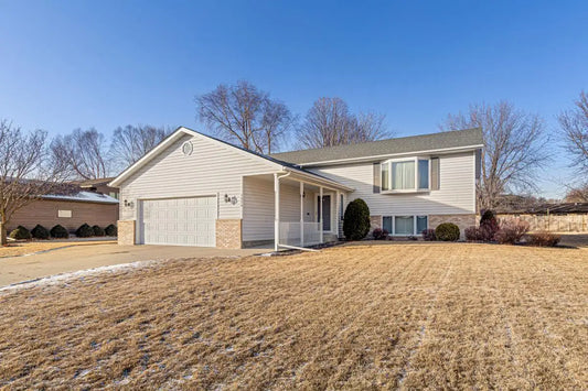 1424 Trailwood Lane, Faribault, MN 55021