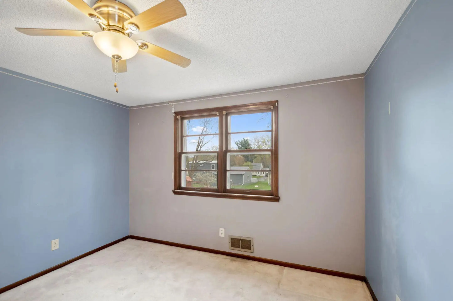 130 Skillman Avenue, Maplewood, MN 55117