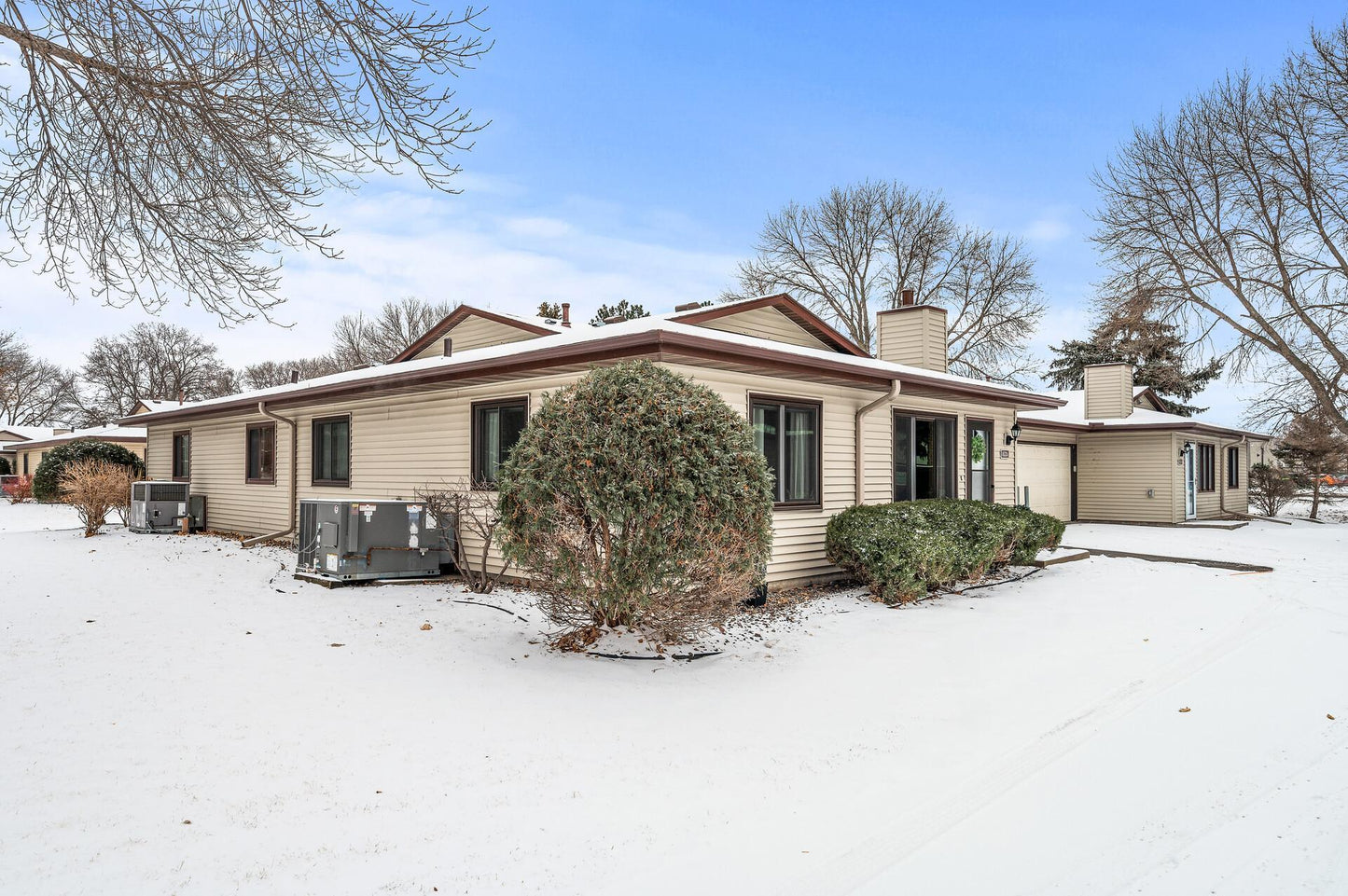 8526 Maplebrook Circle, Brooklyn Park, MN 55445