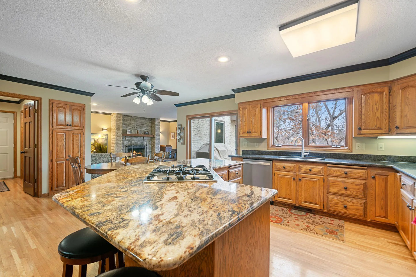 11608 Tanglewood Drive, Eden Prairie, MN 55347