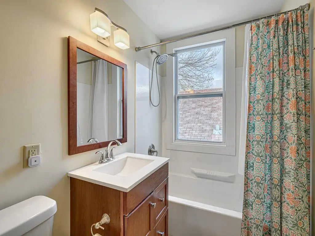 1183 Thomas Avenue, Saint Paul, MN 55104