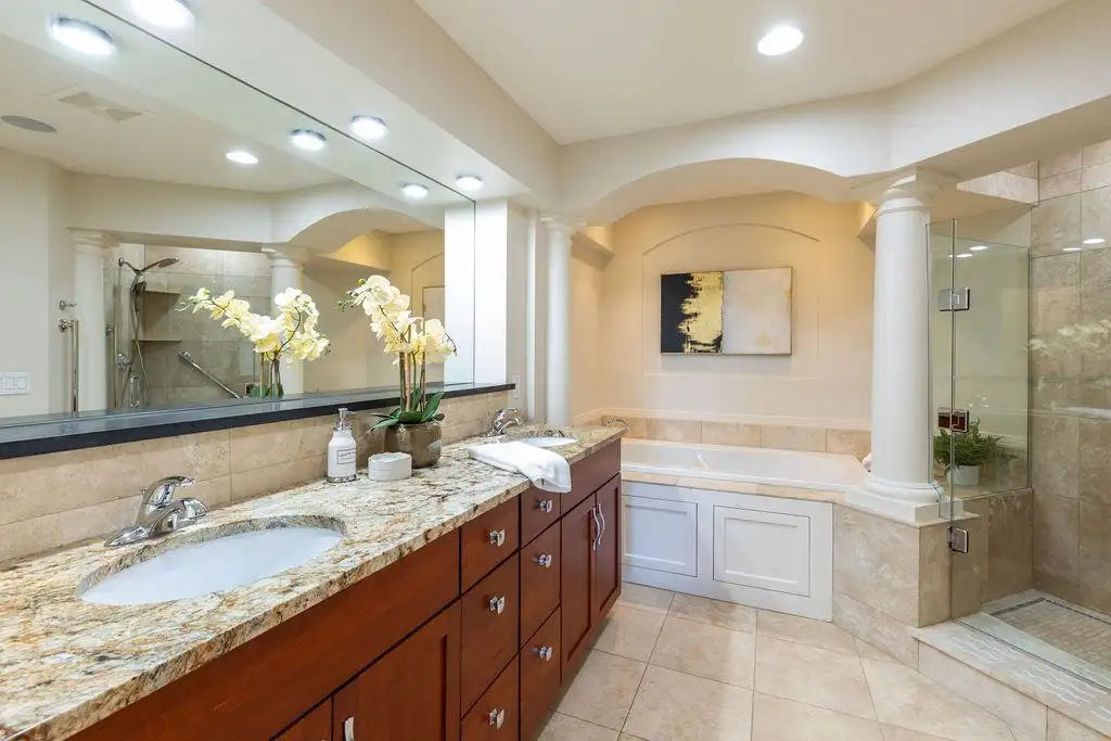 8301 Creekside Circle, Bloomington, MN 55437