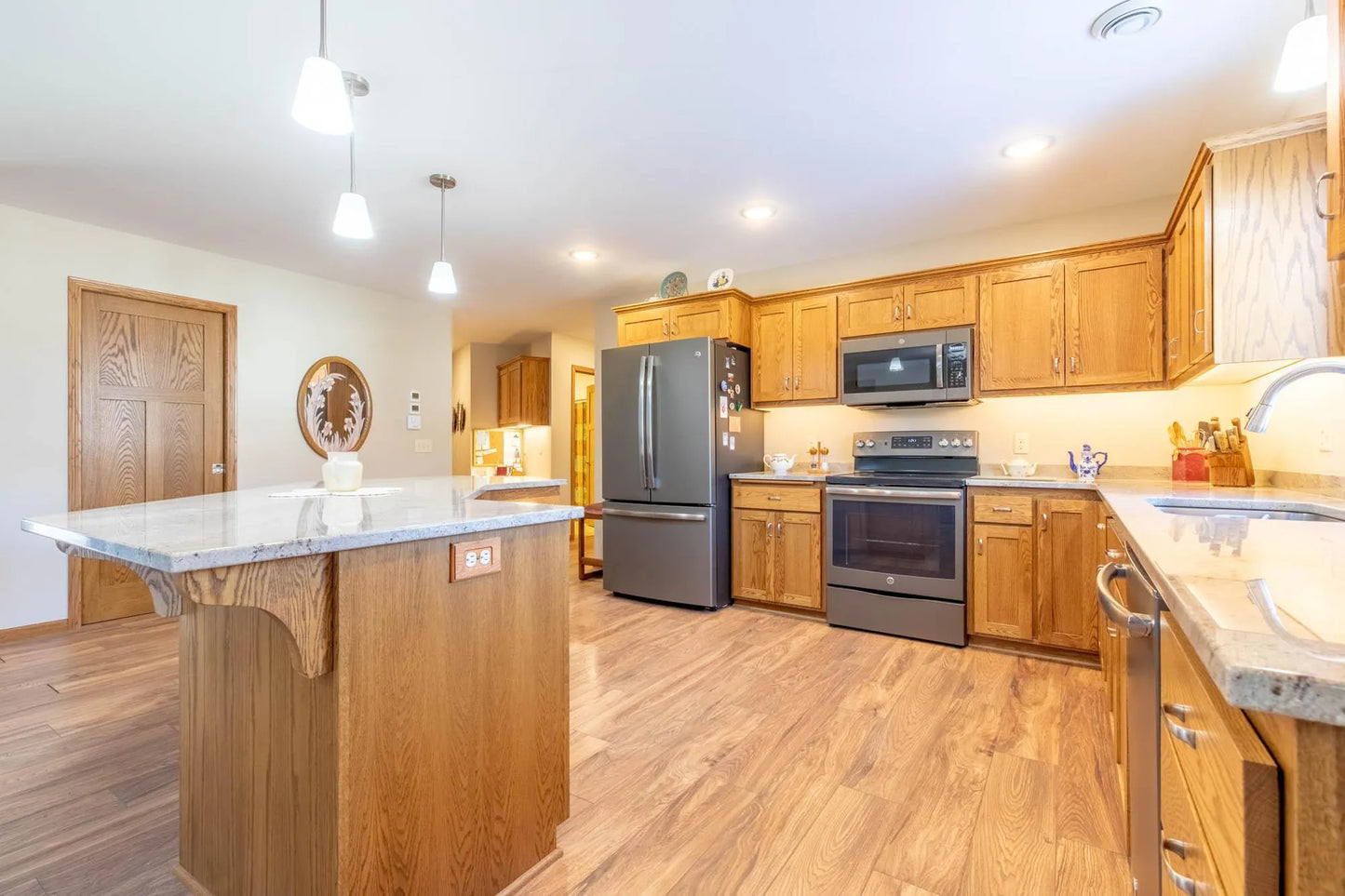 932 Oak Pond Court, Sartell, MN 56377