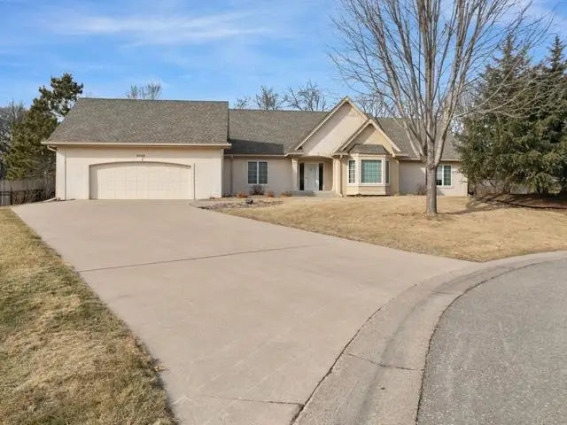 9308 Duckwood Trail, Woodbury, MN 55125