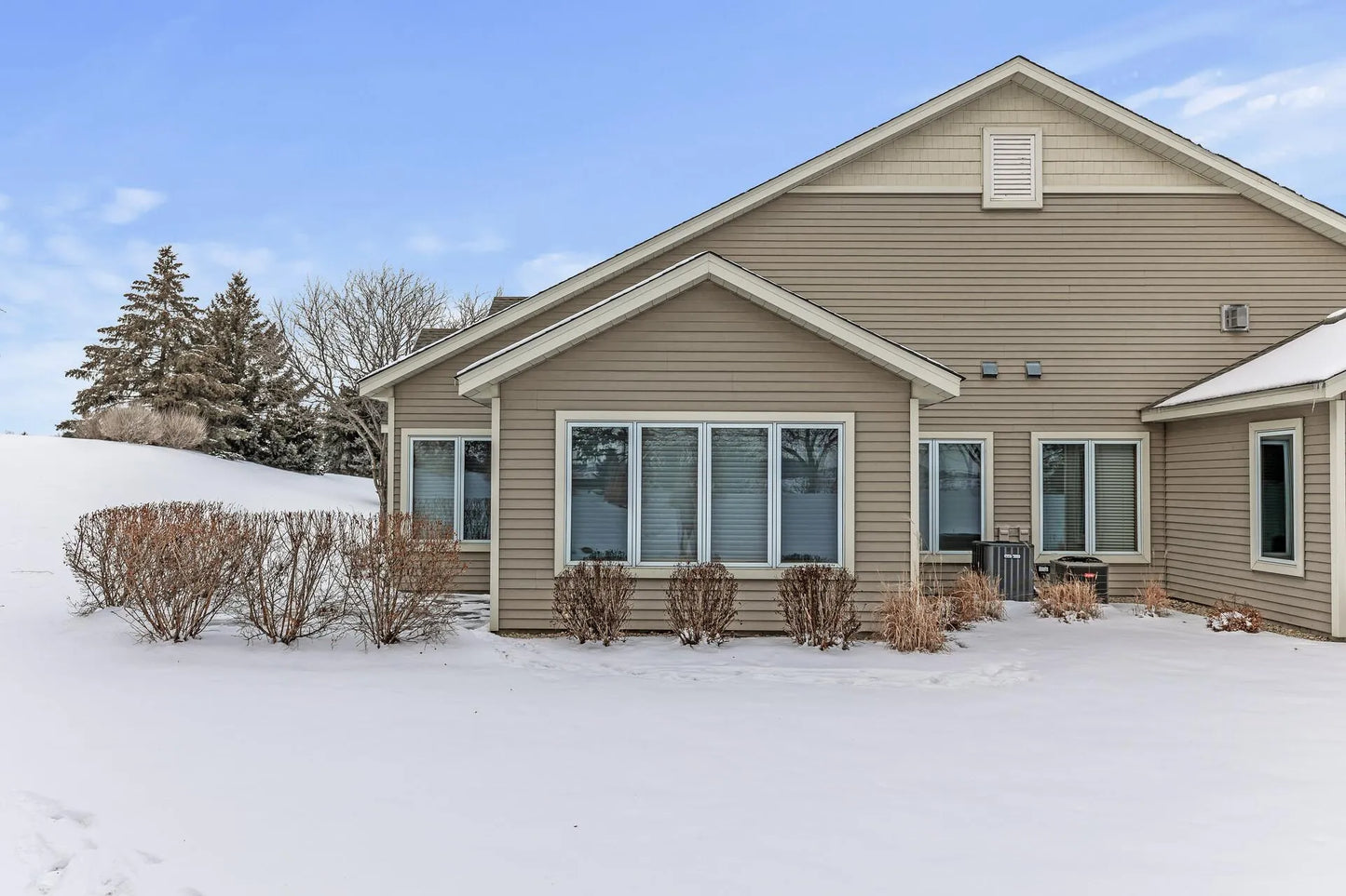 8801 Stonebrooke Court, Woodbury, MN 55125