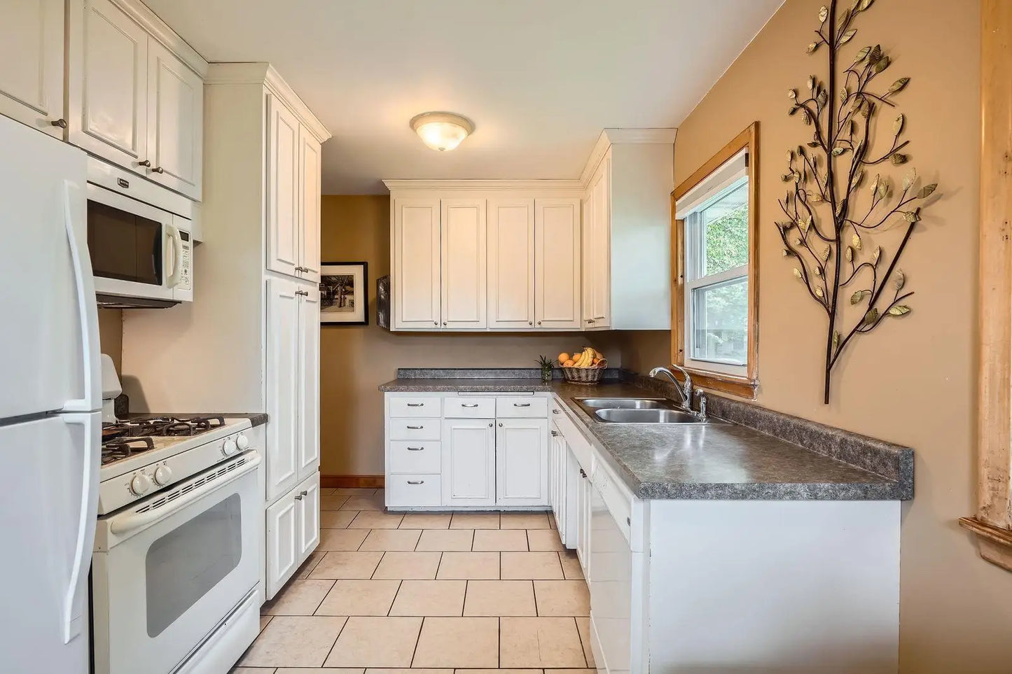 576 36 1/2 Avenue, Minneapolis, MN 55418
