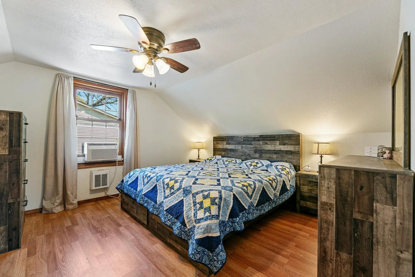642 Goodwin Avenue, Oakdale, MN 55128
