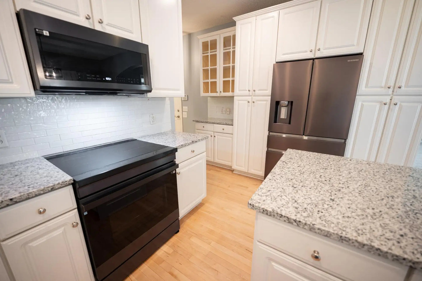 10100 Bridgehill Terrace, Eden Prairie, MN 55347