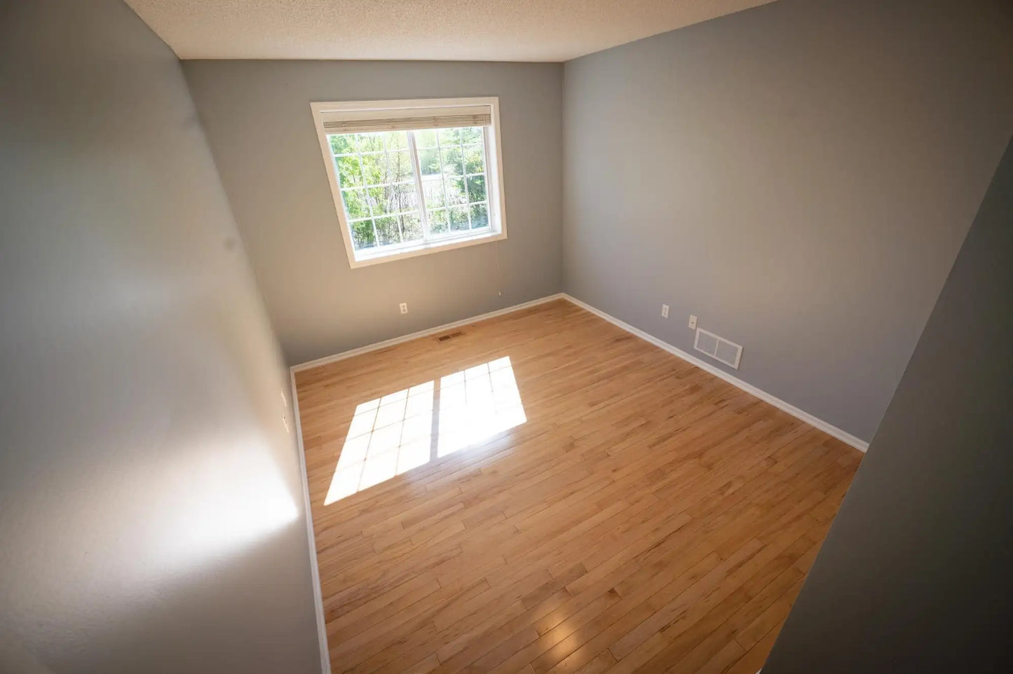 10100 Bridgehill Terrace, Eden Prairie, MN 55347