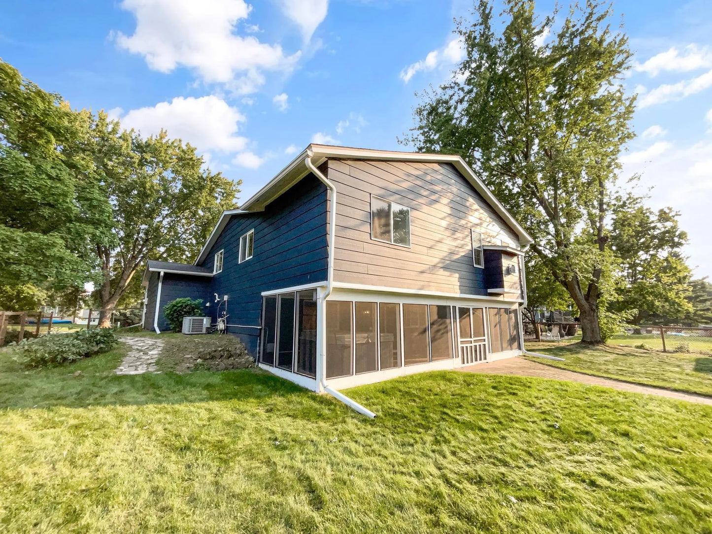 327 Oakwood Drive, Shoreview, MN 55126