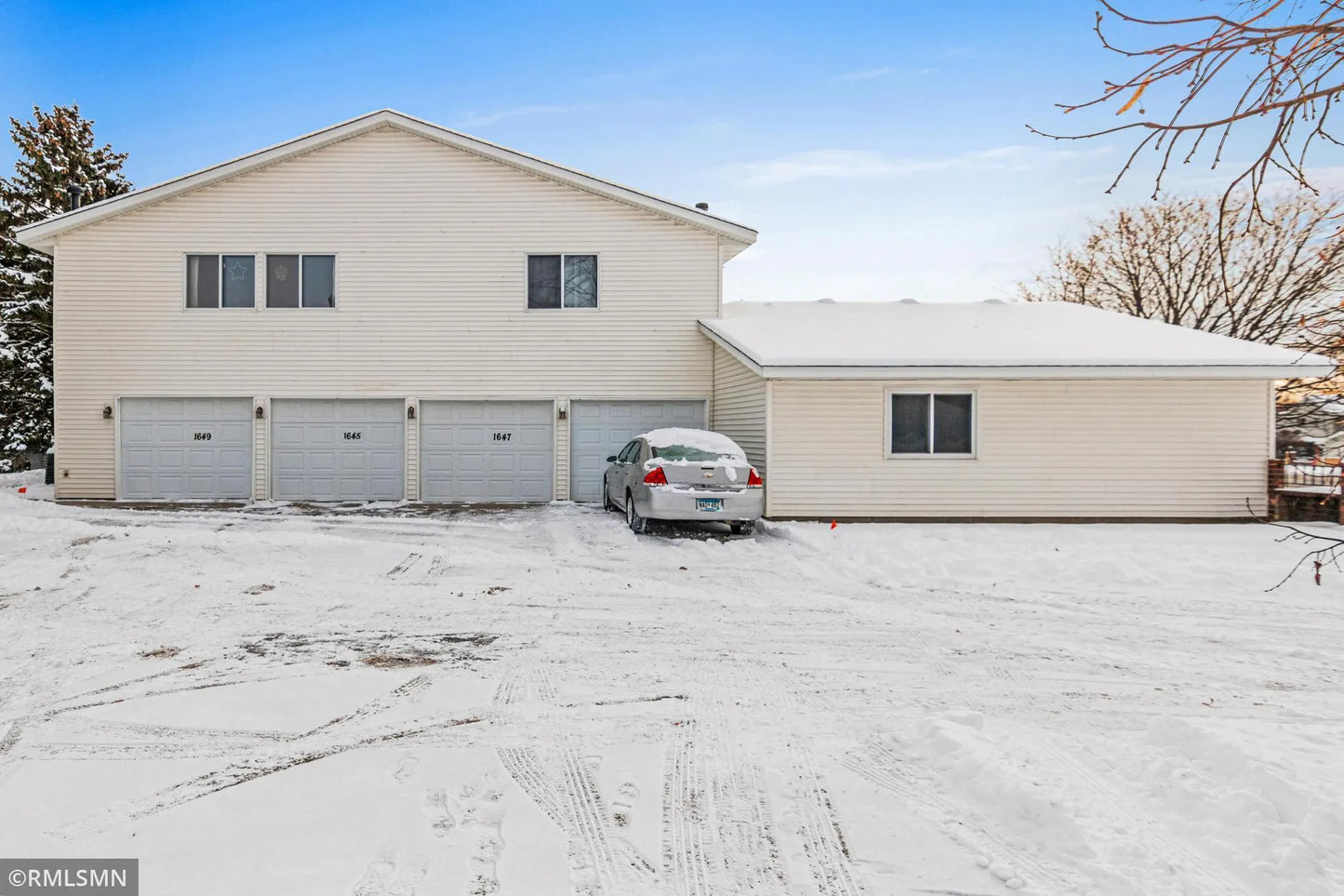 1645 Helmo Avenue, Oakdale, MN 55128