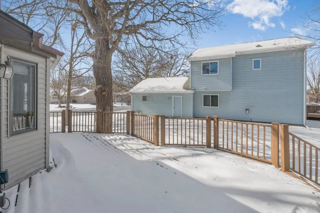 316 Pondview Lane, Chaska, MN 55318